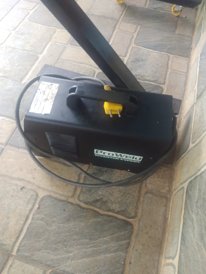 Máy hàn bị nổ tu