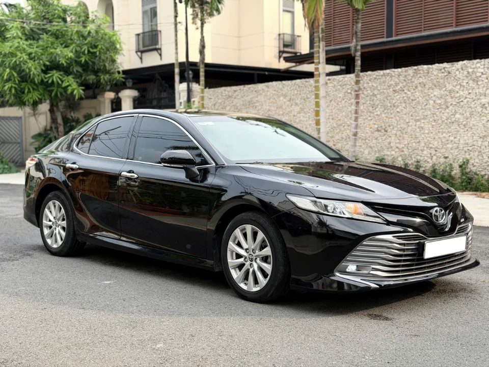 Toyota Camry 2.0 model 2020