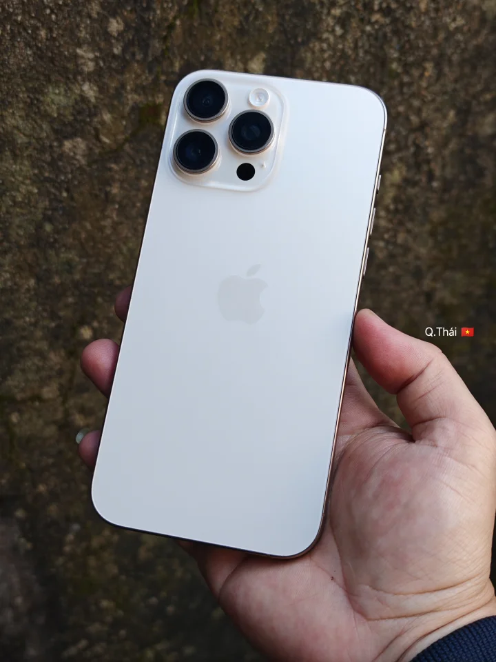 Đt iphone 16promax 256gb VNA gold zin đẹp 99 cần bán hay gl