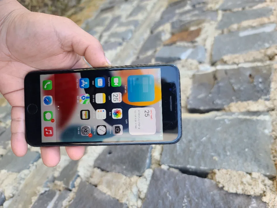 Iphone 7plus mvt còn lại zin hết pin 100% ko lỗi gì 950k