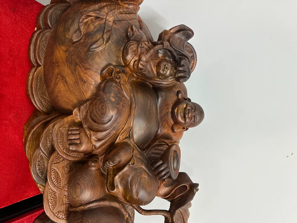 Bán một số tượng gỗ bằng trắc và cẩm