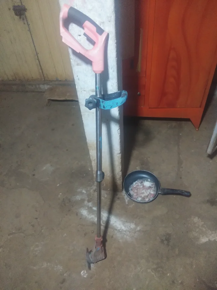 Máy cắt cỏ sử dụng pin