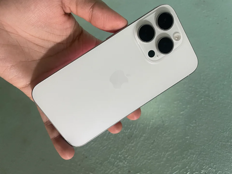 15pro zin áp có khay sim 15tr8