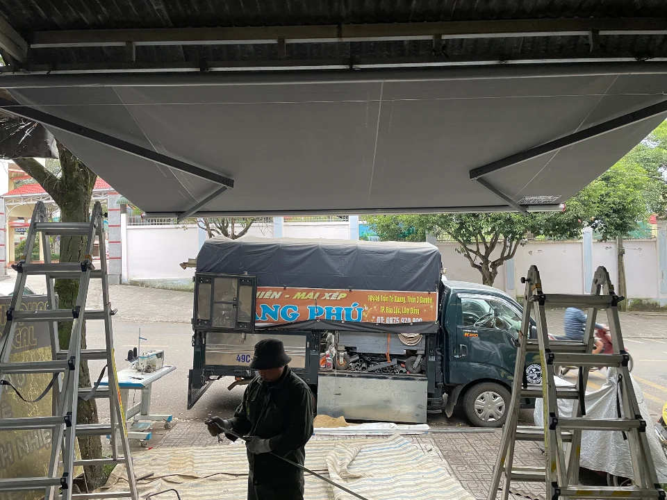 Tuyển thợ sắt + phụ làm bạt xếp