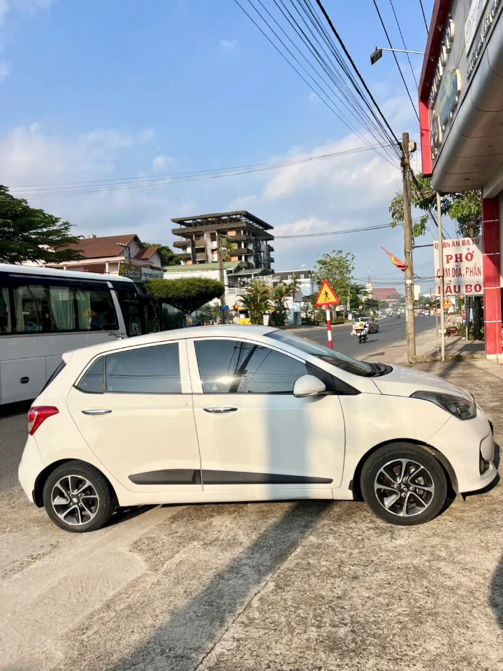 Salon Ô Tô Bình Dương- Huyndai i10- 2018 số sàn, xe đẹp