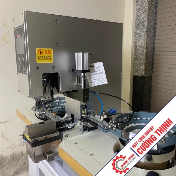 may-dap-khuy-cuc-dot-lo-tu-dong-jk9813 (2).jpg