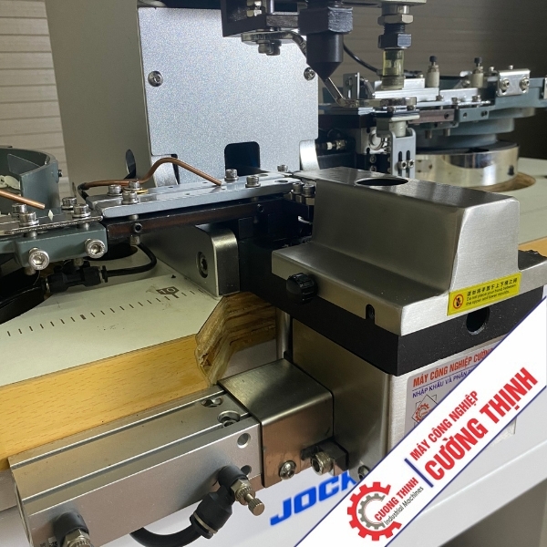 may-dap-khuy-cuc-dot-lo-tu-dong-jk9813 (3).jpg