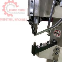 máy tán đinh mũ bảo hiểm 3.jpg