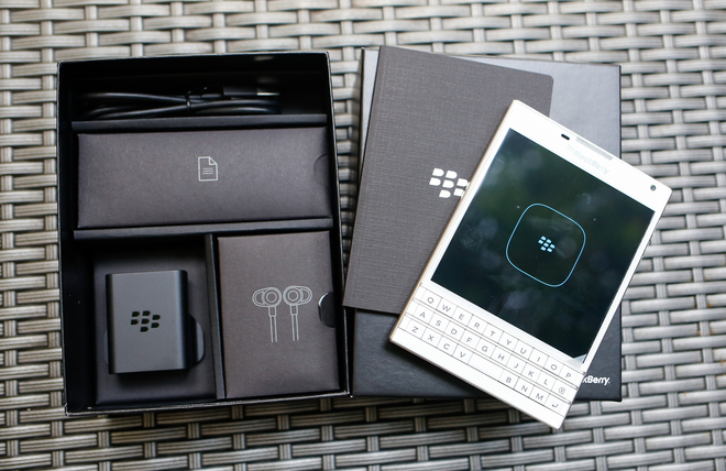 Blackberry_Passport_trang.jpg