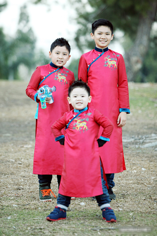 ngam-cac-nhoc-ti-nha-sao-viet-xung-xinh-dien-ao-dai-don-tet.jpg